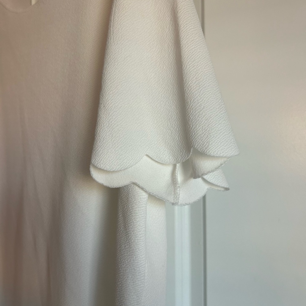 Boohoo White Textured Short Sleeve Shift Dress - Picture 2 of 4